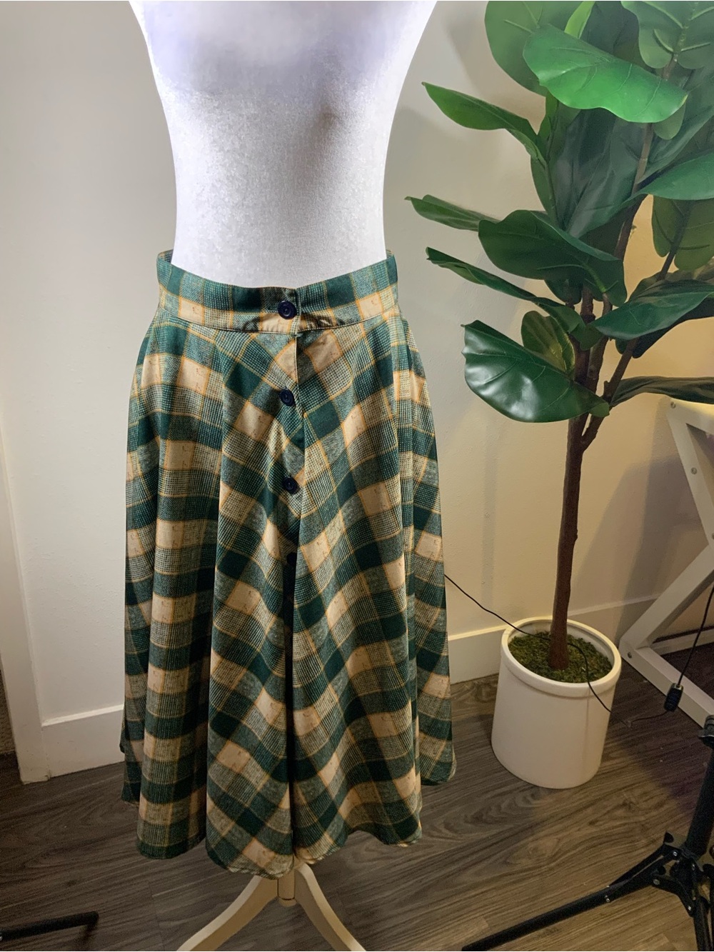 Rock n  Romance  1950 s Vintage. Green and Cream Plaid Button-Front Skater skirt